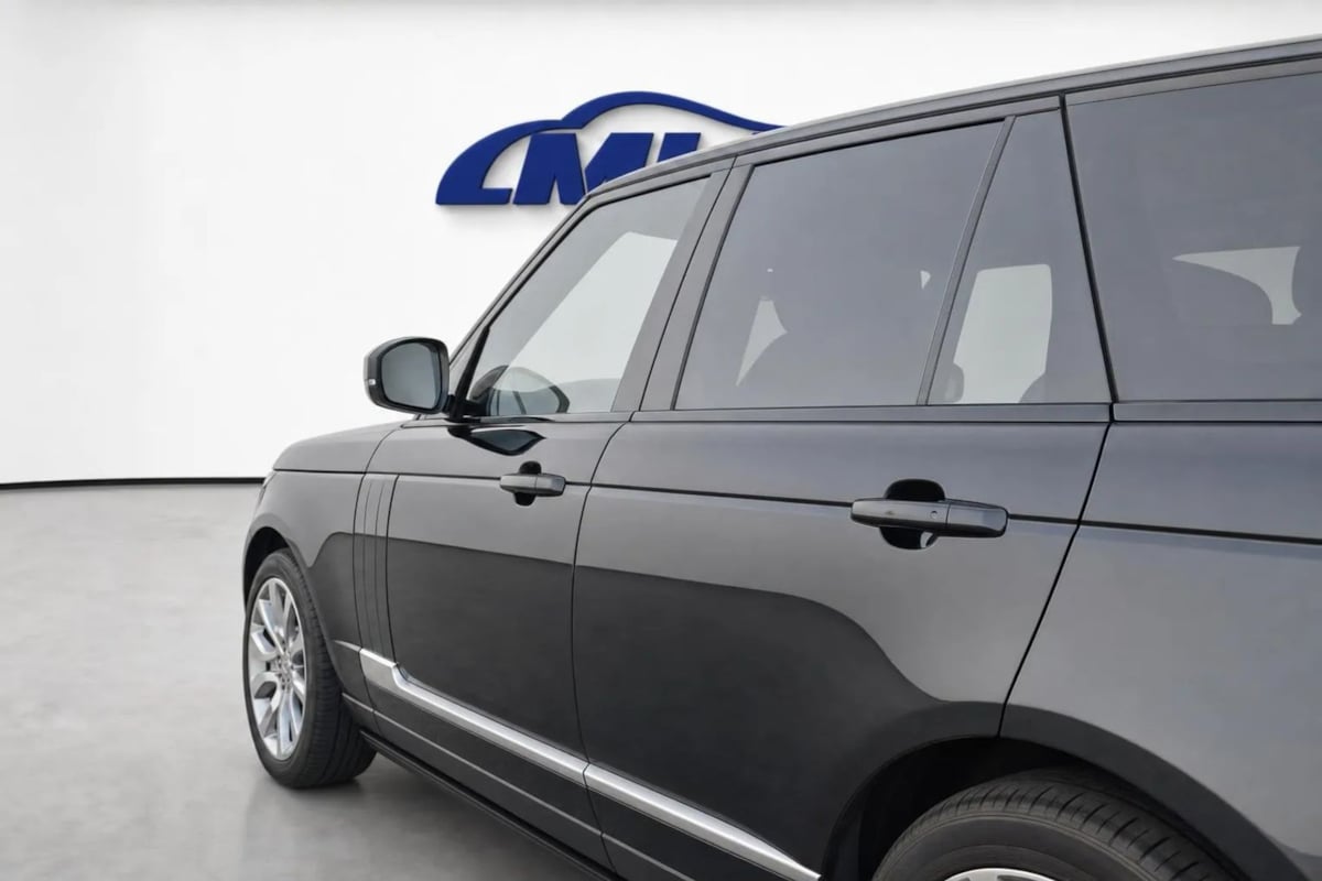 Photo 14 of this Land Rover Range Rover