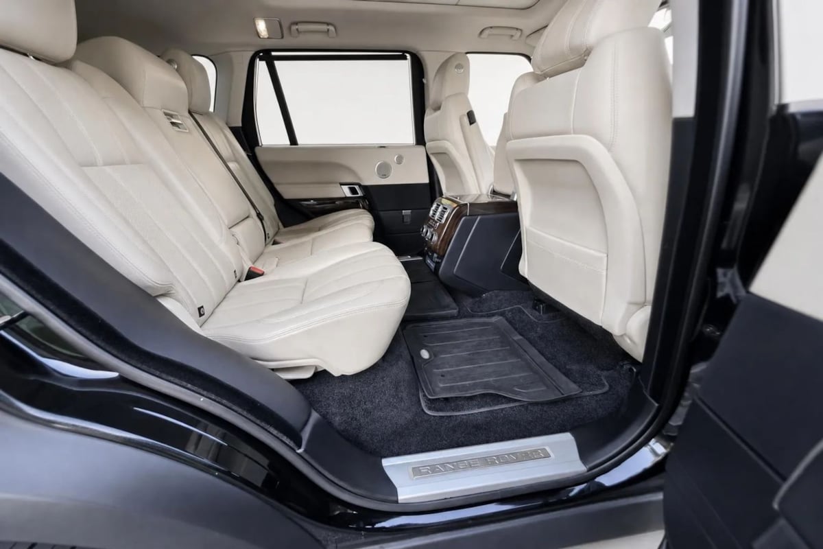 Photo 30 of this Land Rover Range Rover