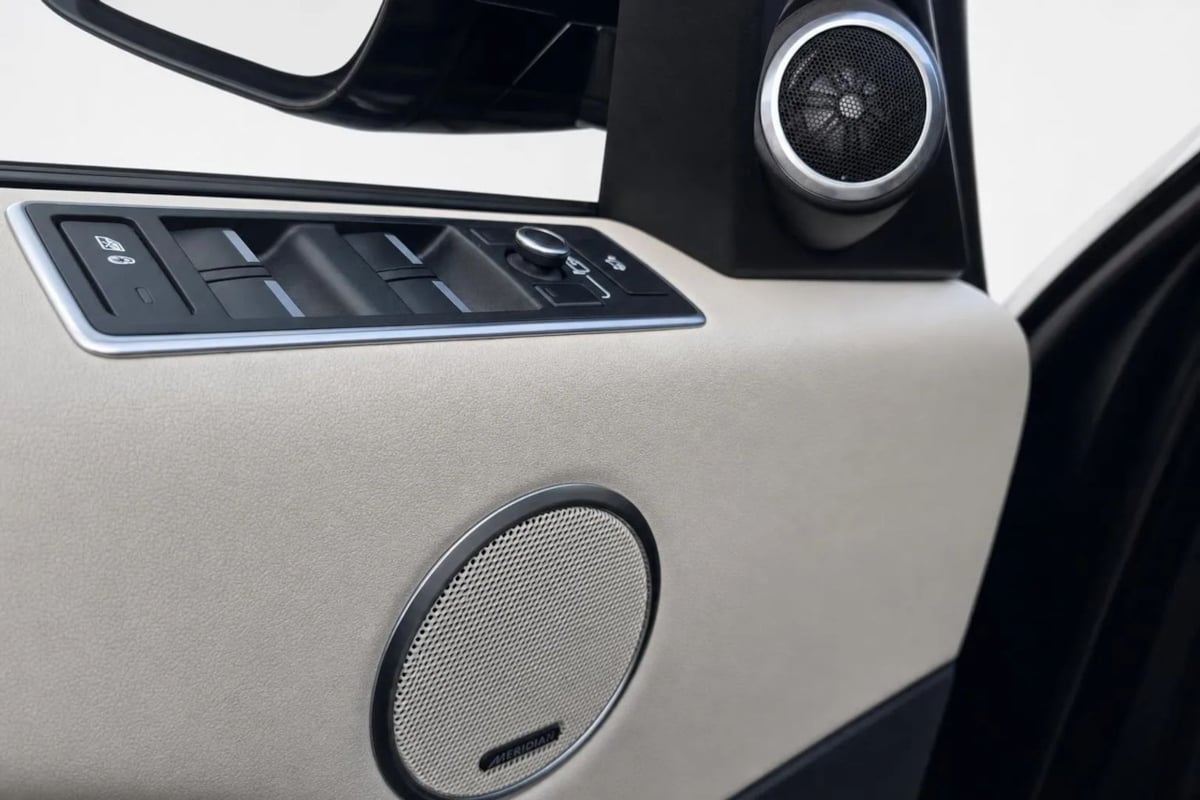 Photo 43 of this Land Rover Range Rover