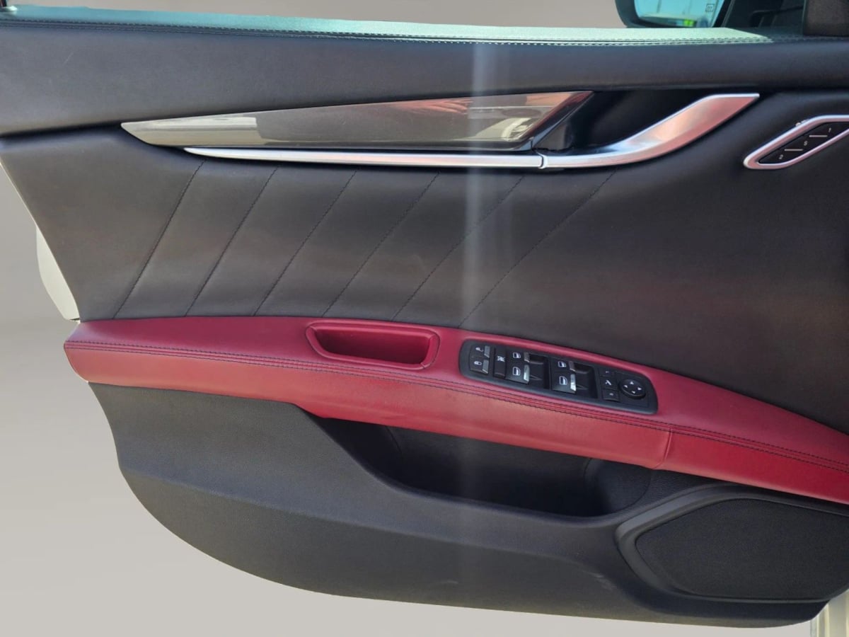 Photo 15 of this Maserati Ghibli