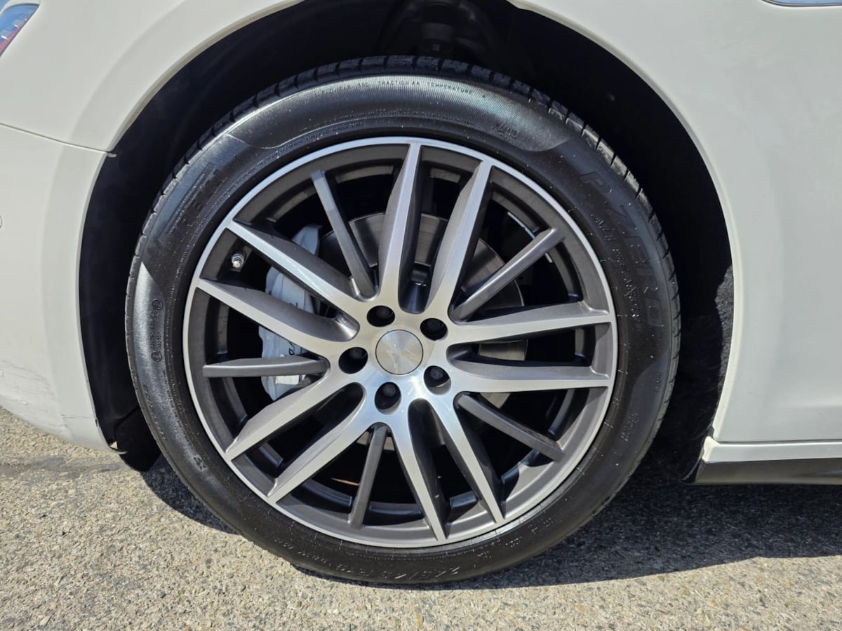 Photo 19 of this Maserati Ghibli