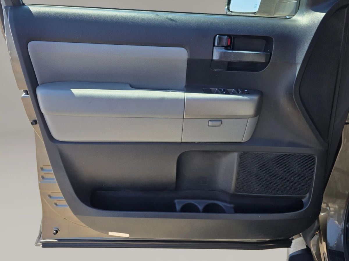 Photo 17 of this Toyota Sequoia