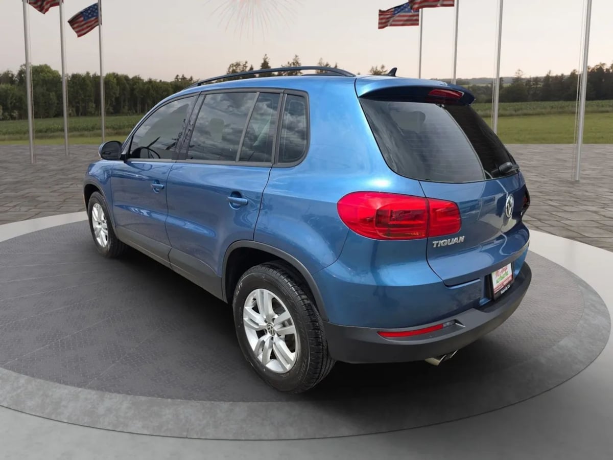 Photo 4 of this Volkswagen Tiguan
