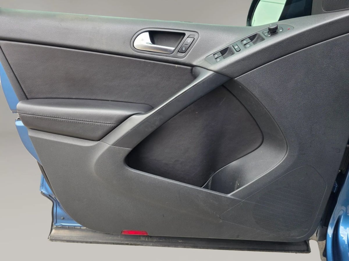 Photo 14 of this Volkswagen Tiguan