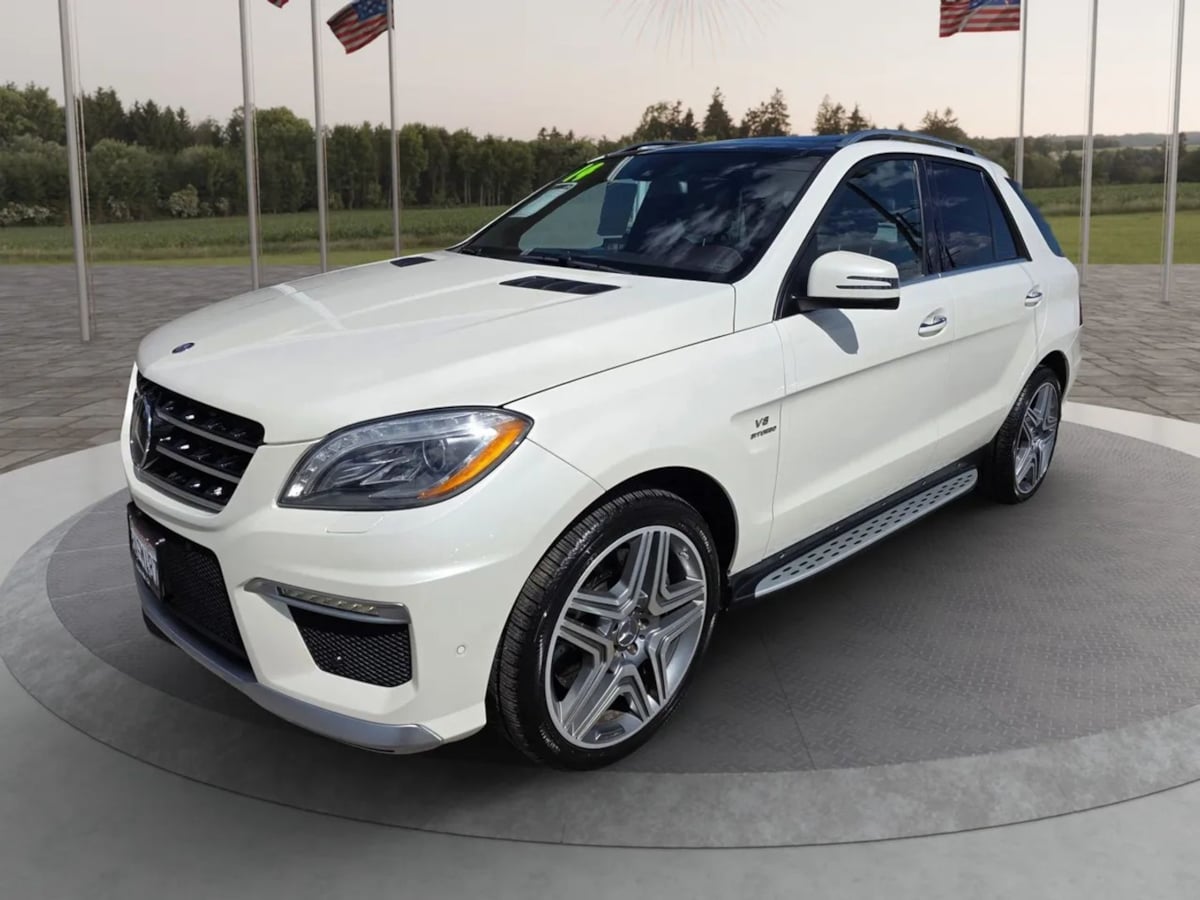 Photo 2 of this Mercedes-Benz ML 63