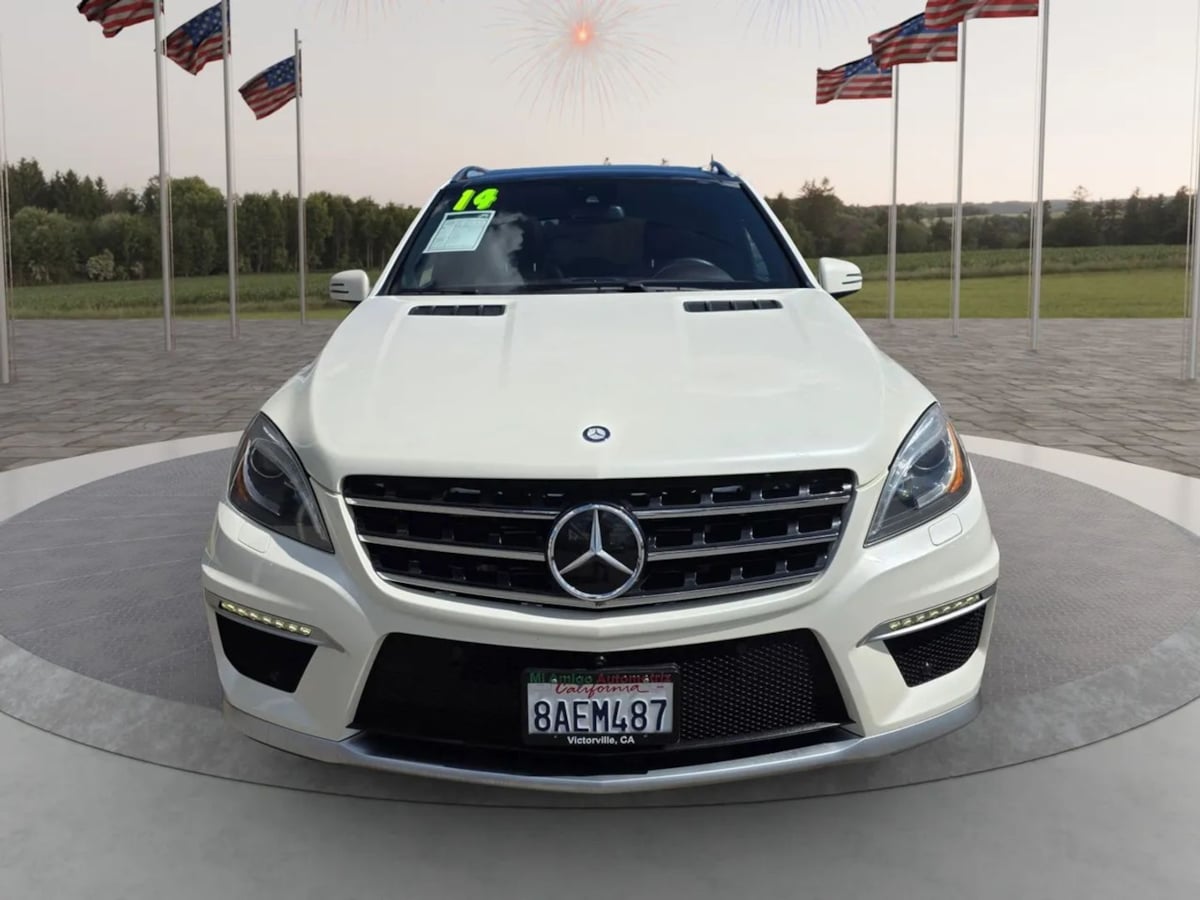 Photo 3 of this Mercedes-Benz ML 63