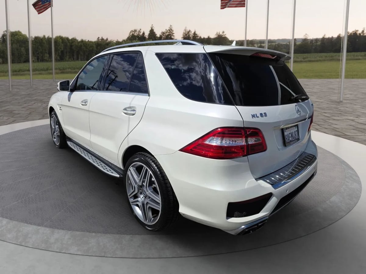 Photo 4 of this Mercedes-Benz ML 63