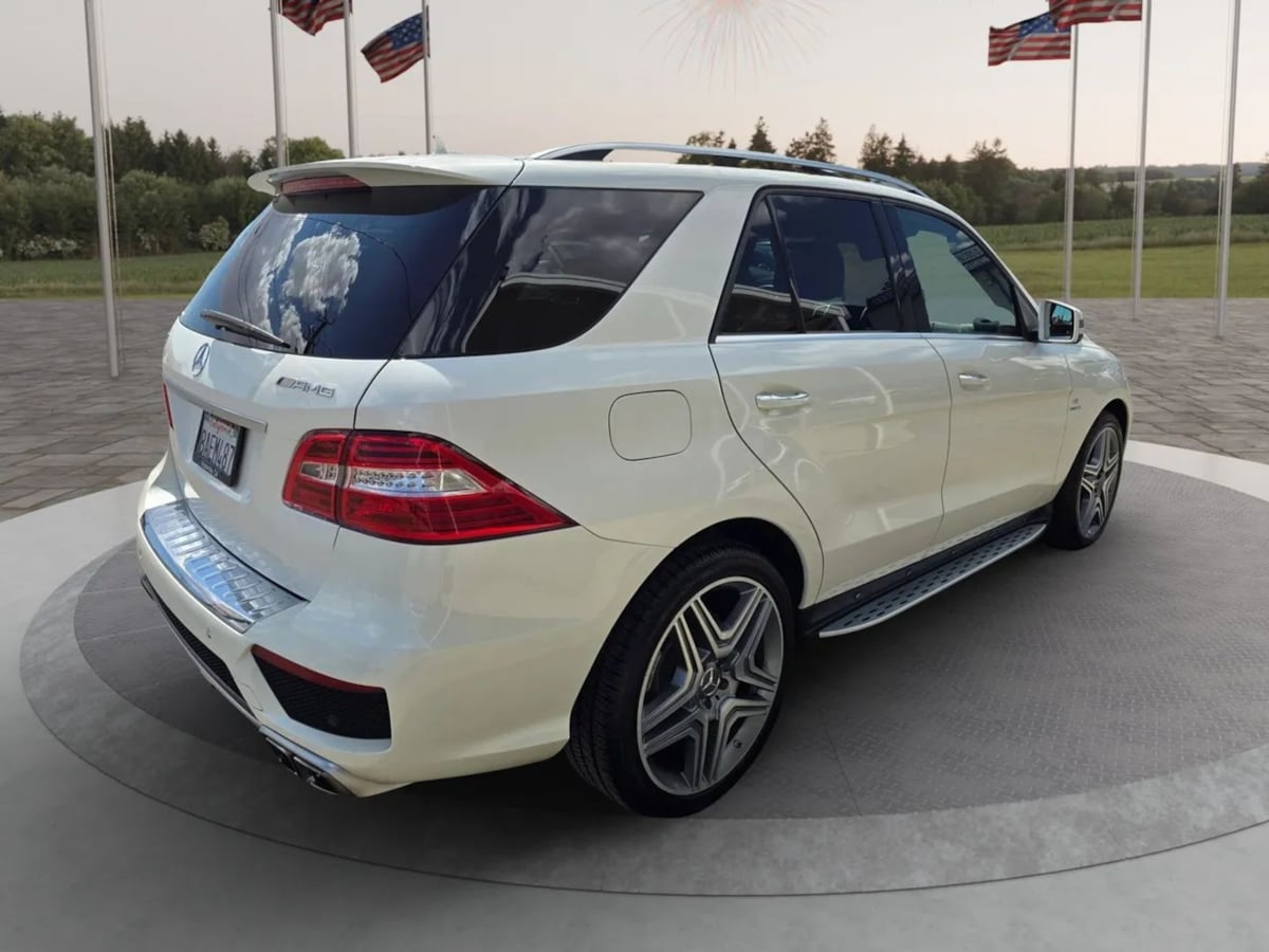 Photo 5 of this Mercedes-Benz ML 63