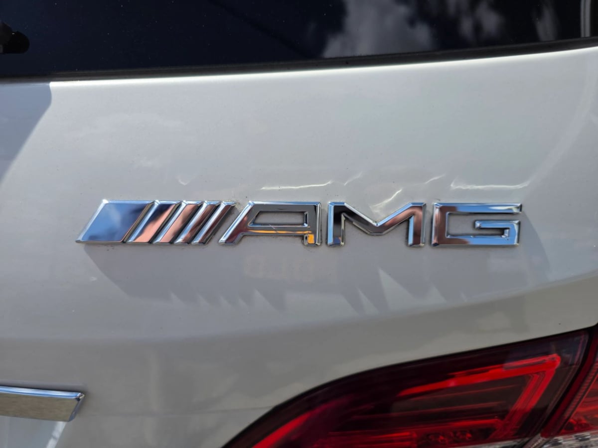 Photo 8 of this Mercedes-Benz ML 63