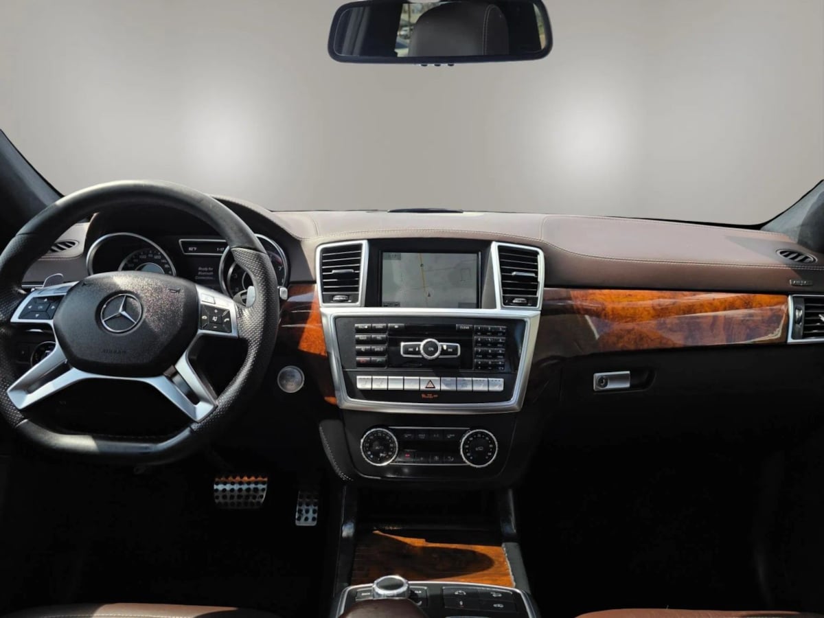 Photo 11 of this Mercedes-Benz ML 63