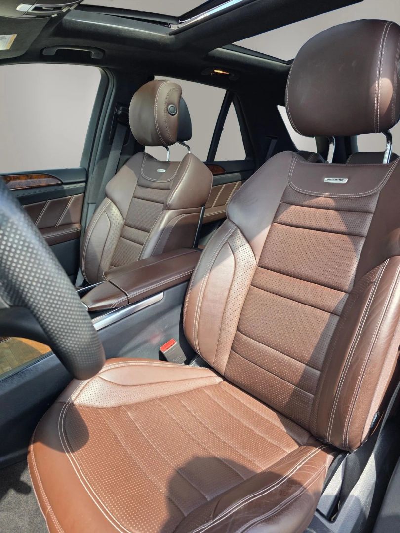 Photo 12 of this Mercedes-Benz ML 63