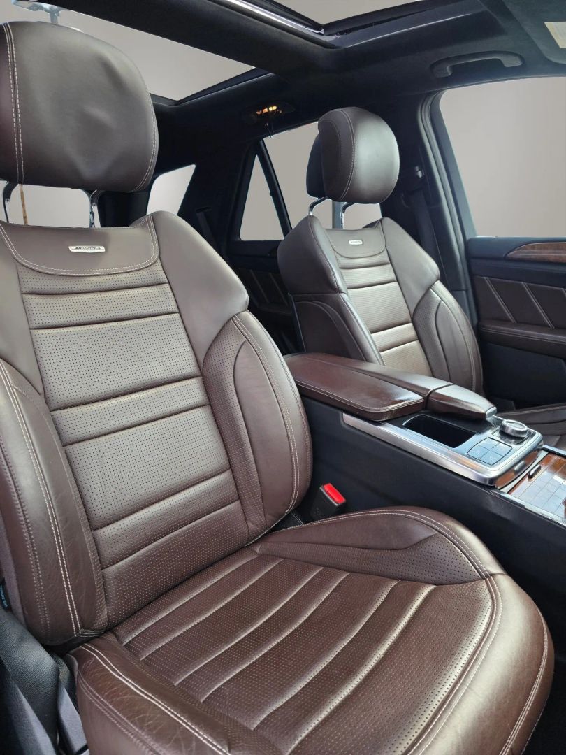 Photo 15 of this Mercedes-Benz ML 63