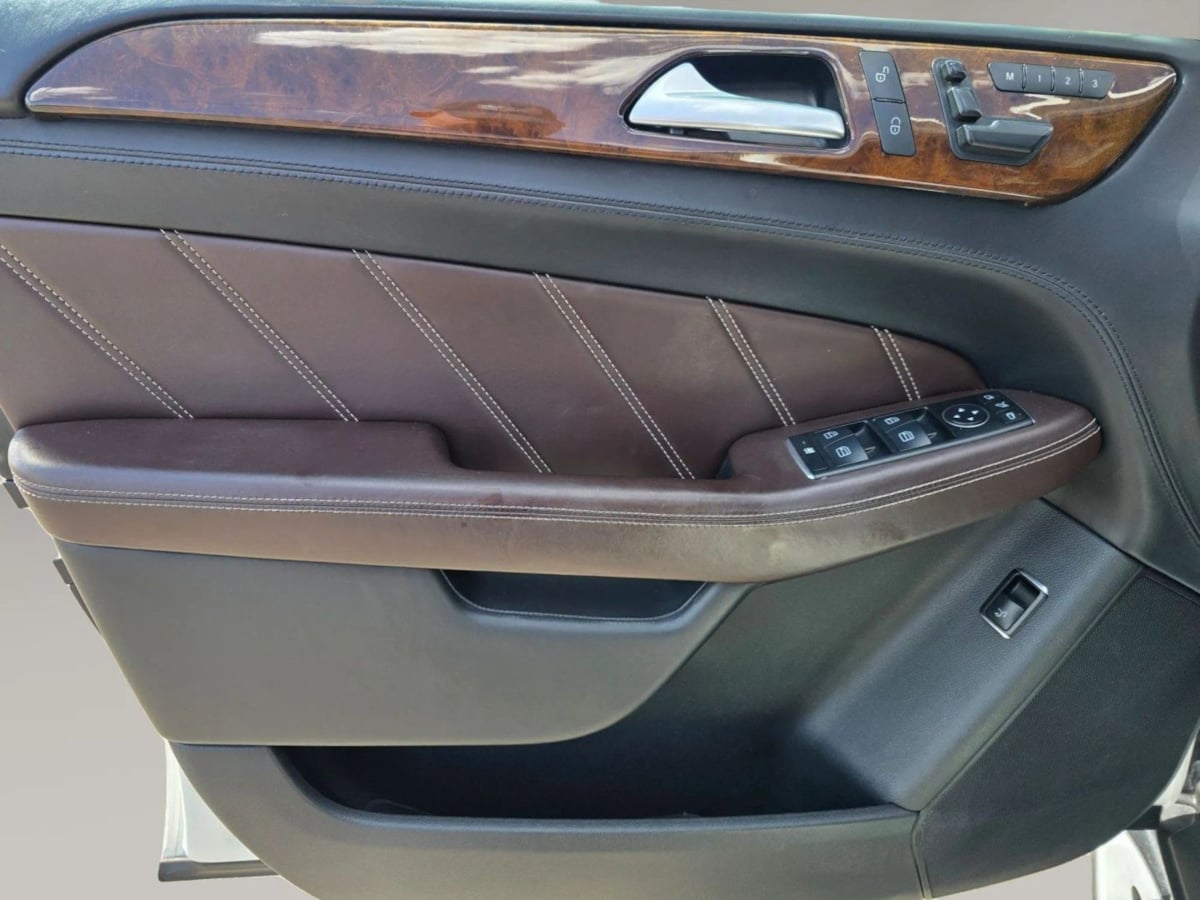 Photo 16 of this Mercedes-Benz ML 63