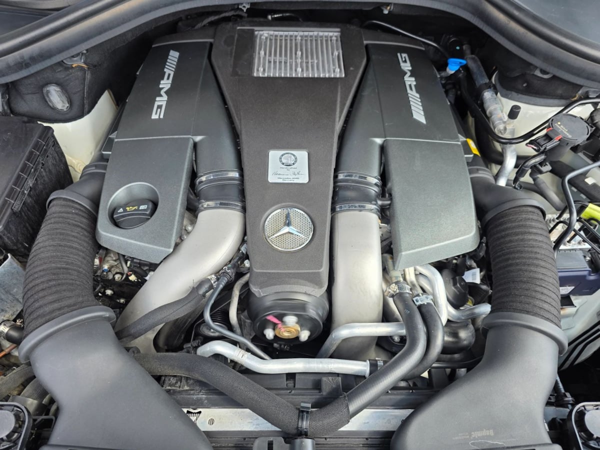 Photo 20 of this Mercedes-Benz ML 63