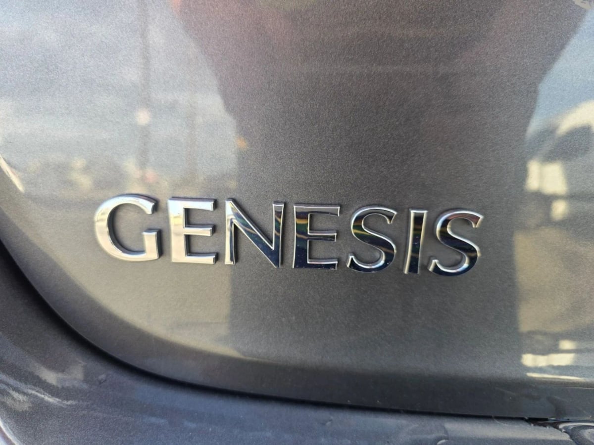 Photo 7 of this Hyundai Genesis