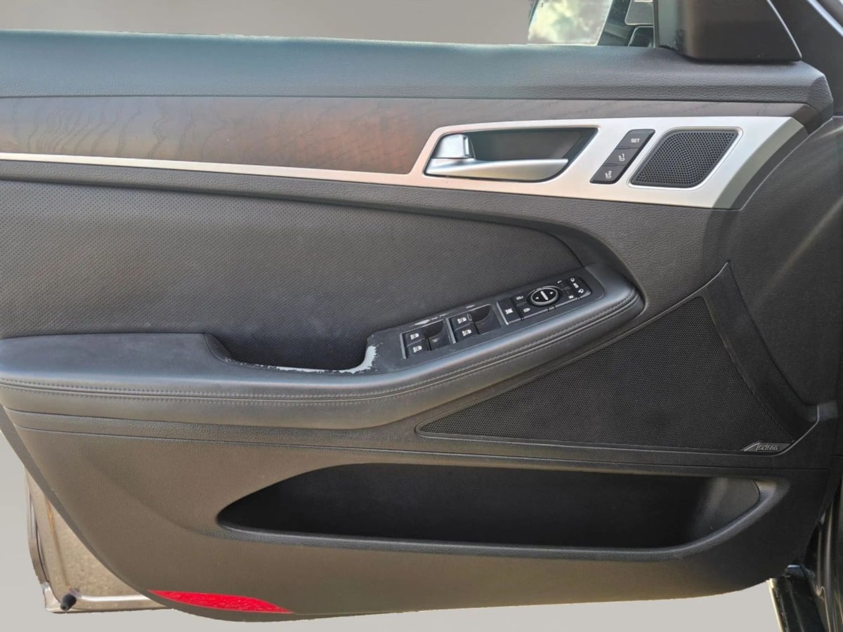 Photo 14 of this Hyundai Genesis