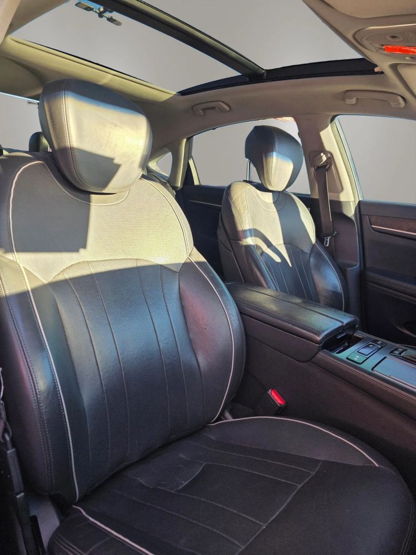 Photo 14 of this Hyundai Genesis