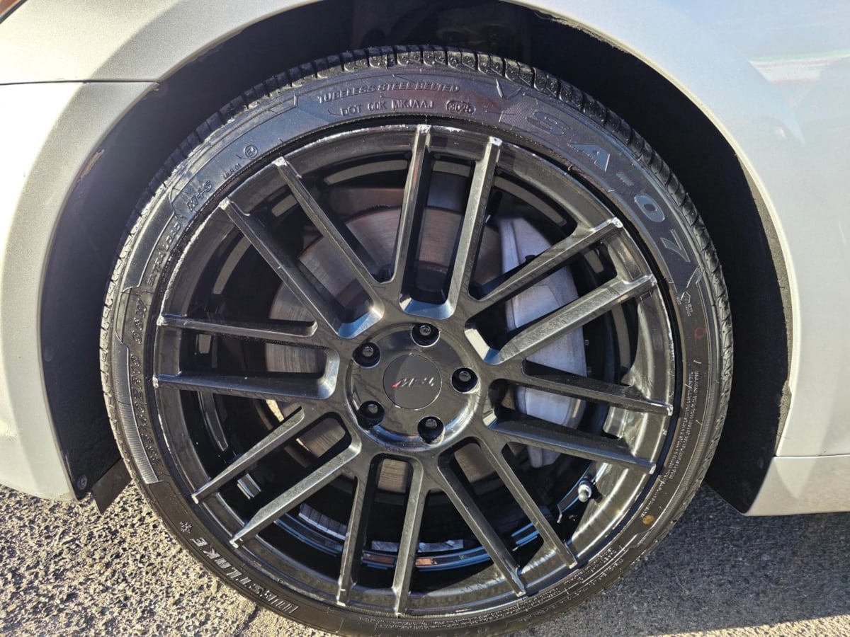 Photo 19 of this Hyundai Genesis