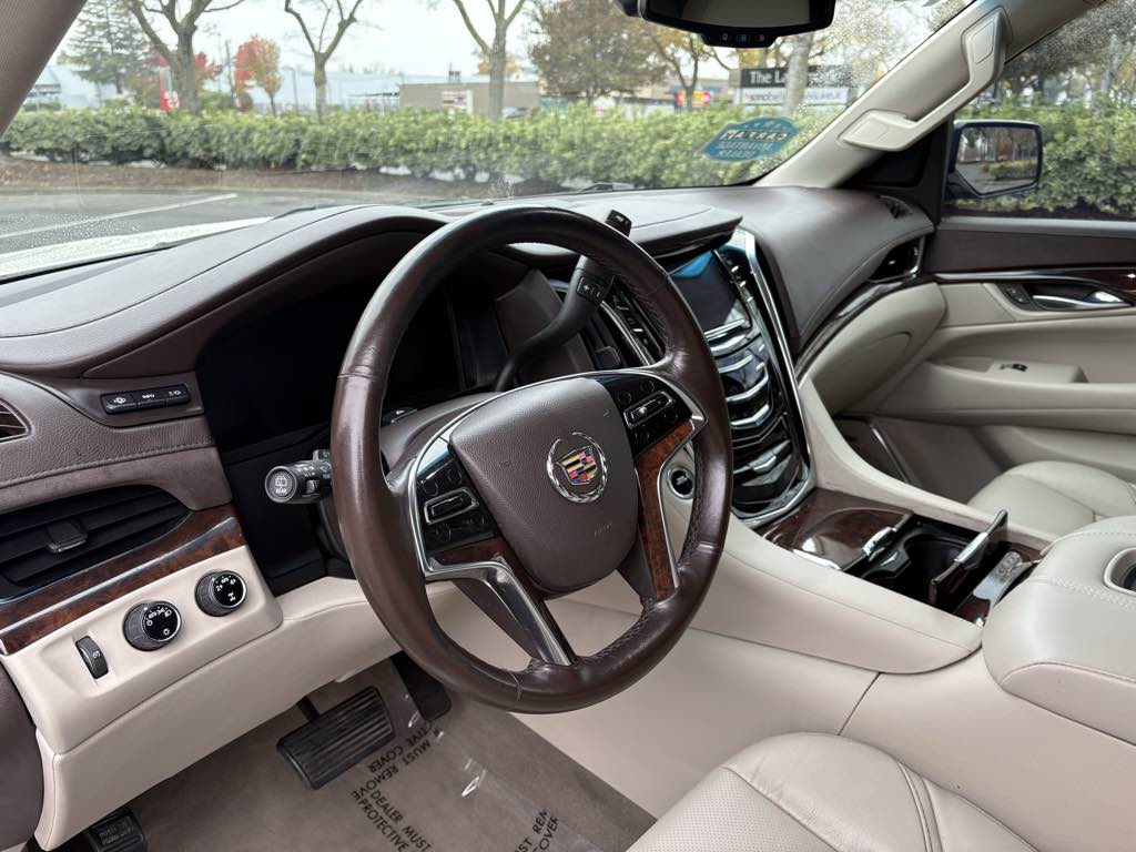 2015 Cadillac Escalade Luxury - Photo 11