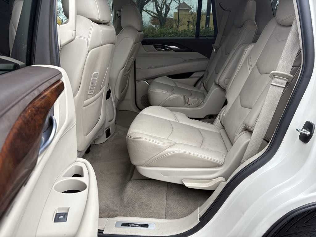 2015 Cadillac Escalade Luxury - Photo 12
