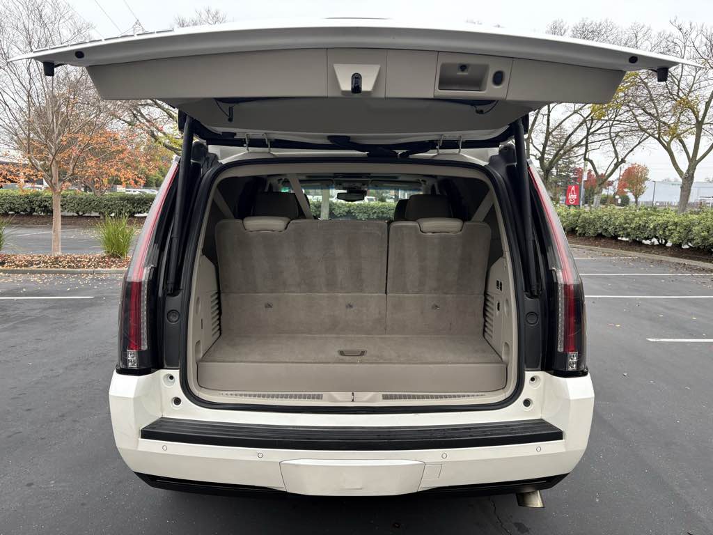 2015 Cadillac Escalade Luxury - Photo 9