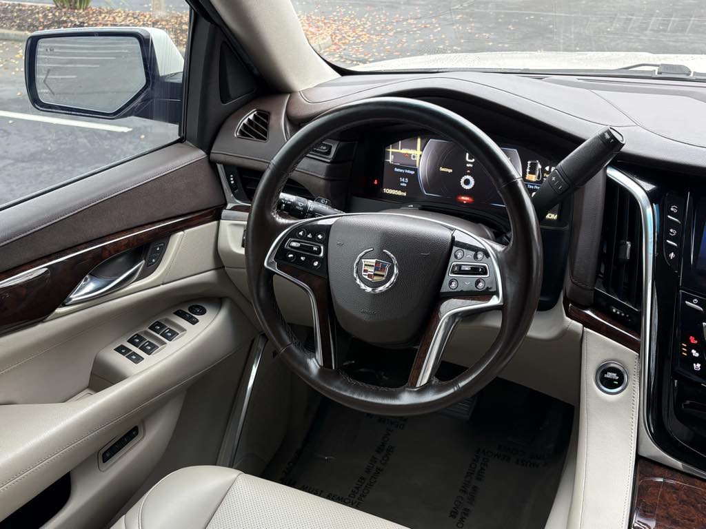 2015 Cadillac Escalade Luxury - Photo 17