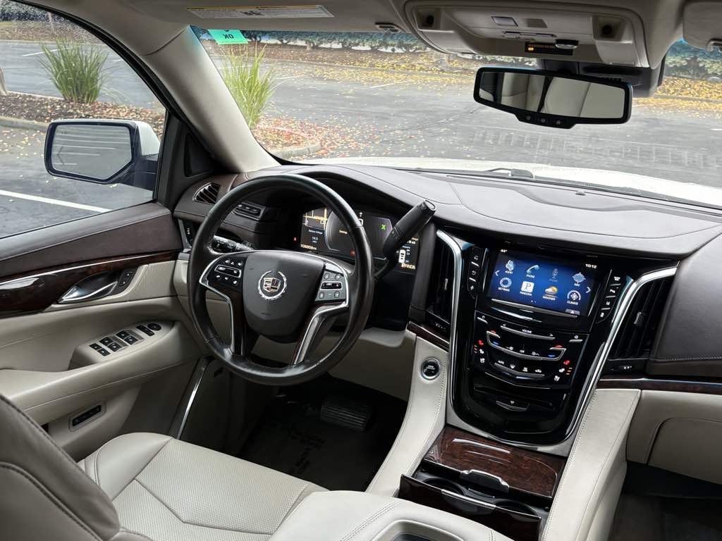2015 Cadillac Escalade Luxury - Photo 18