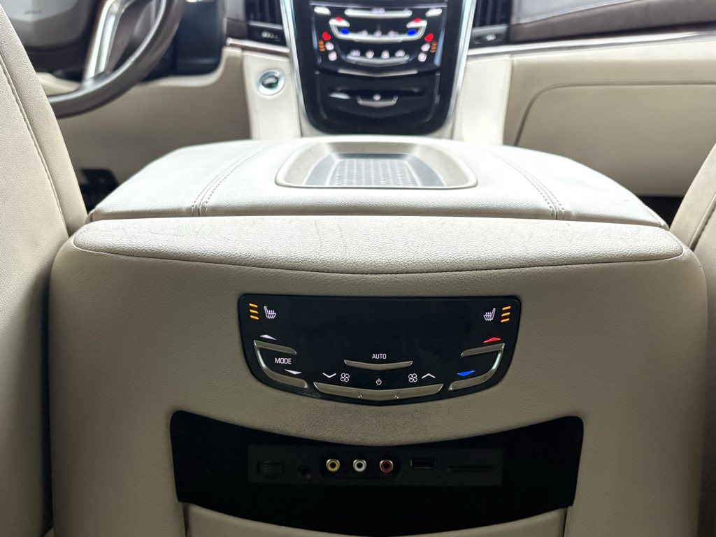 2015 Cadillac Escalade Luxury - Photo 19