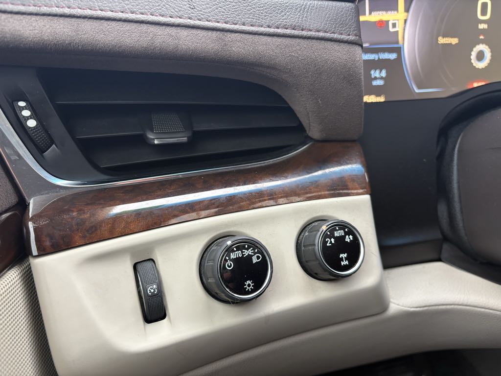2015 Cadillac Escalade Luxury - Photo 24