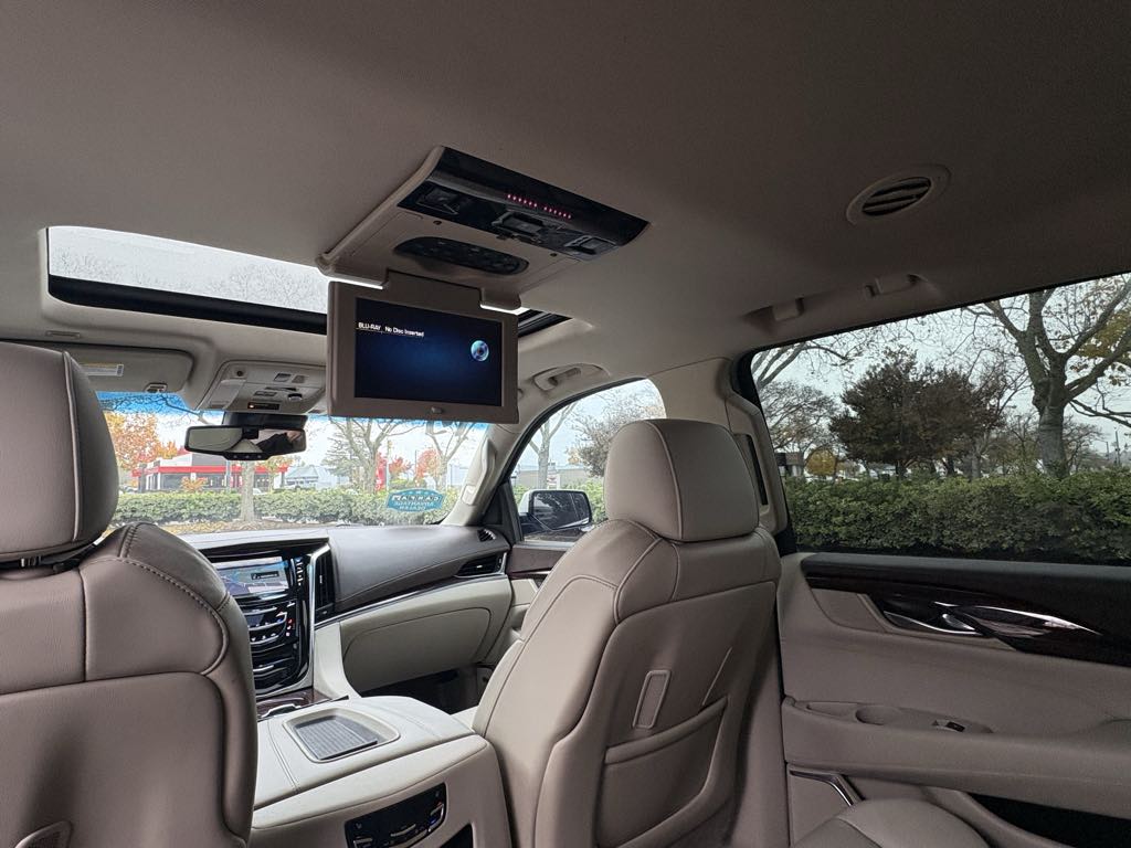2015 Cadillac Escalade Luxury - Photo 26