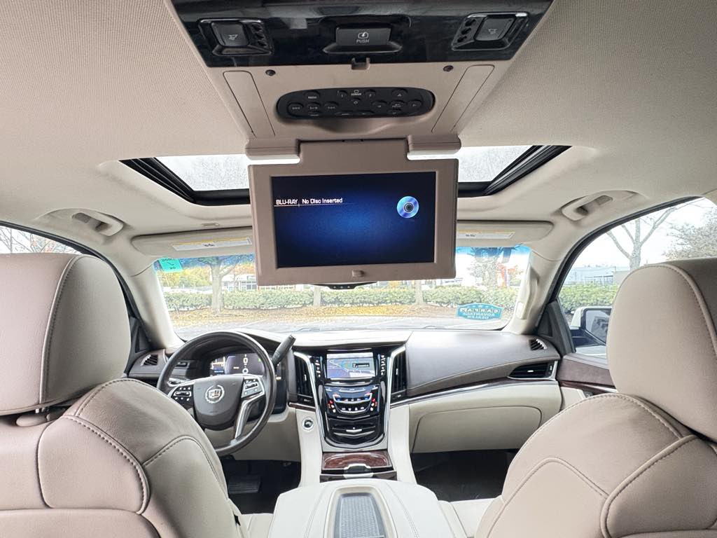 2015 Cadillac Escalade Luxury - Photo 28