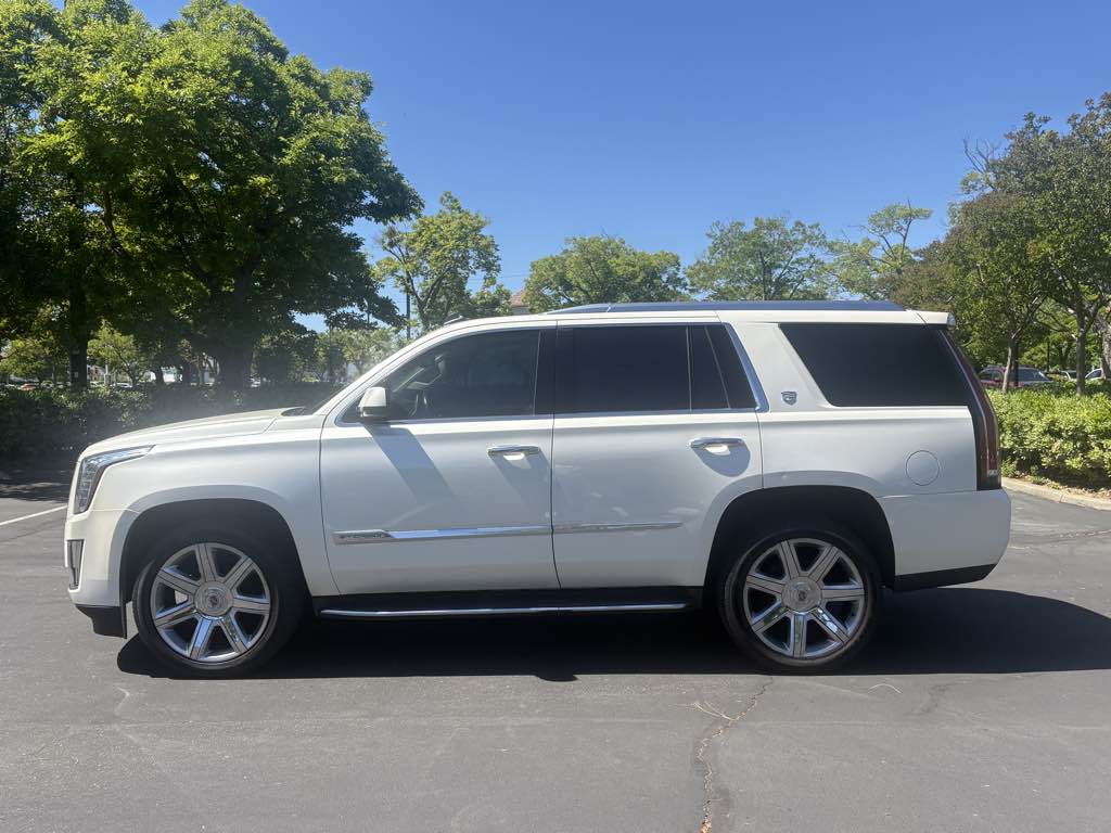 2015 Cadillac Escalade Luxury - Photo 4