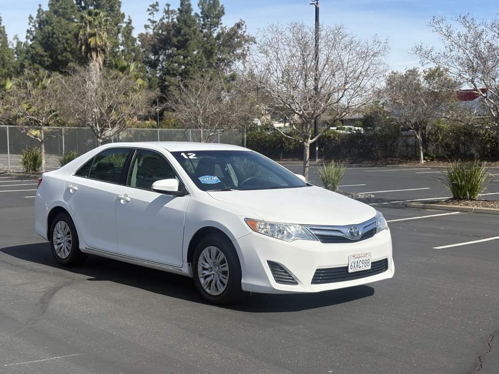 2012 Toyota Camry 2.5 Auto LE's photo