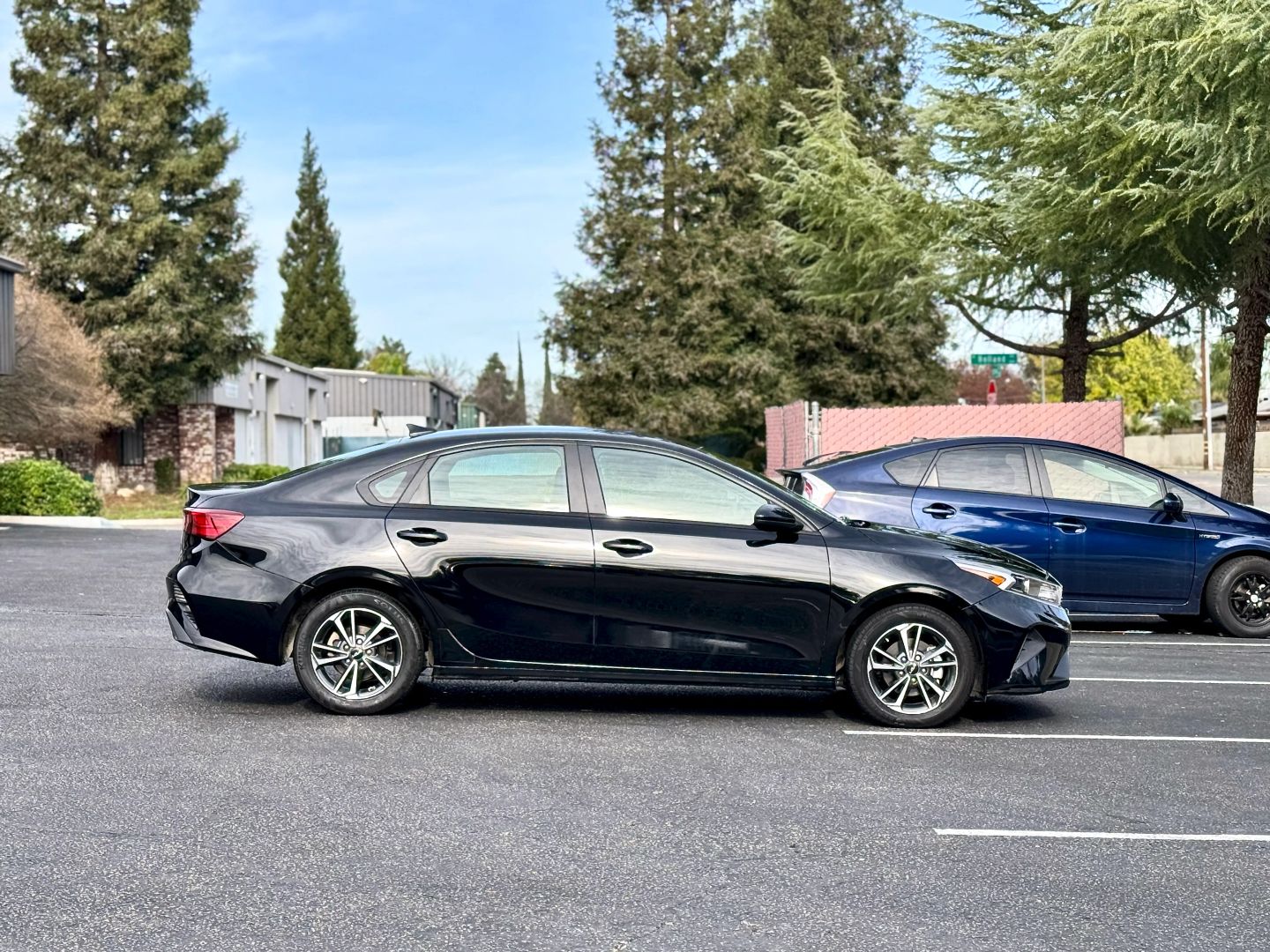 2023 Kia Forte LXS - Photo 2