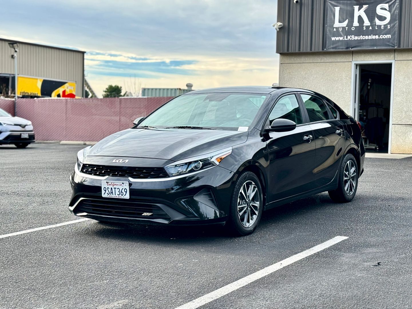 2023 Kia Forte LXS - Photo 3