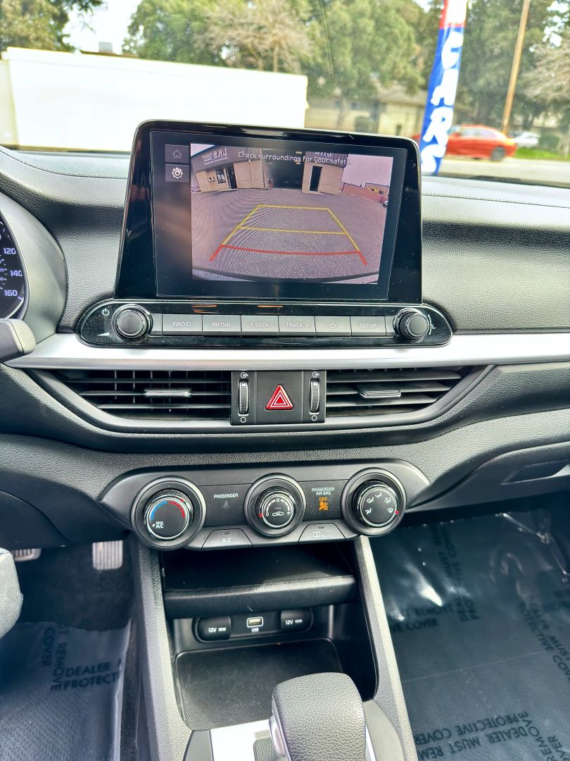 2023 Kia Forte LXS - Photo 7