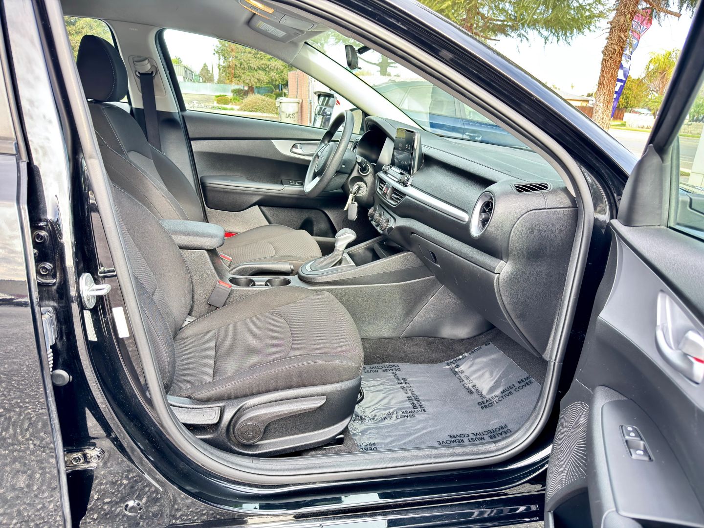 2023 Kia Forte LXS - Photo 9