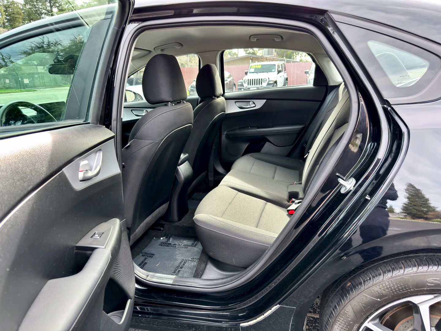 2023 Kia Forte LXS - Photo 10