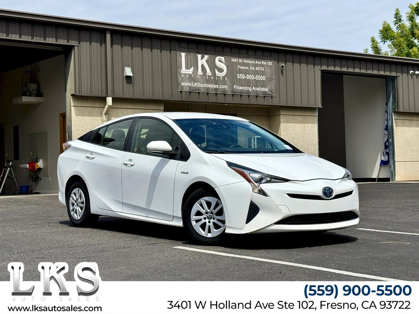 2017 Toyota Prius Two's photo