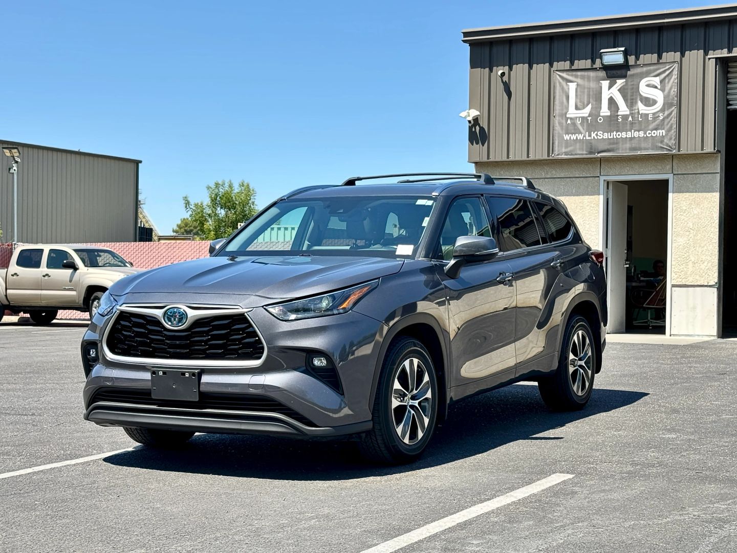 2021 Toyota Highlander XLE - Photo 3