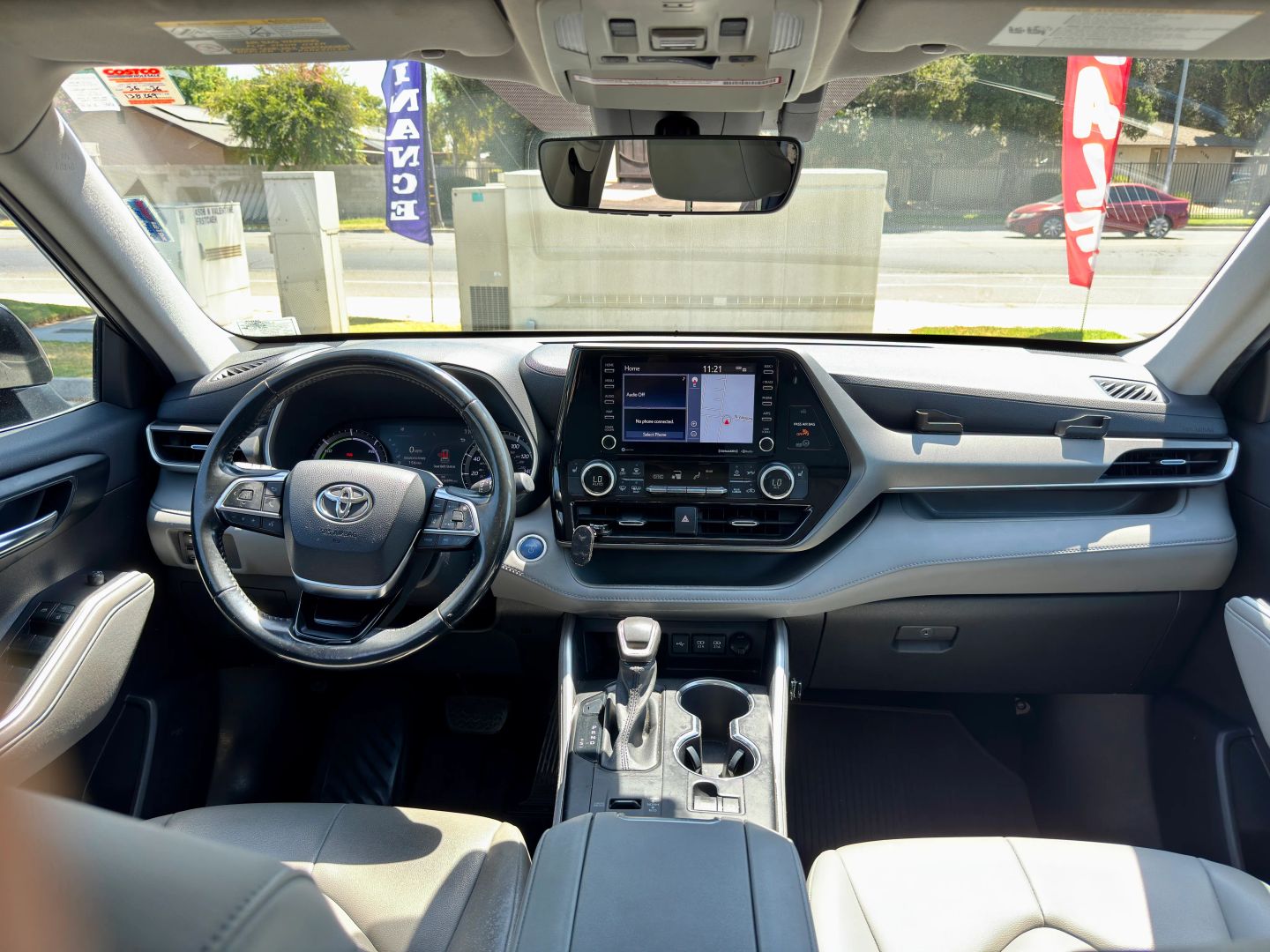 2021 Toyota Highlander XLE - Photo 6