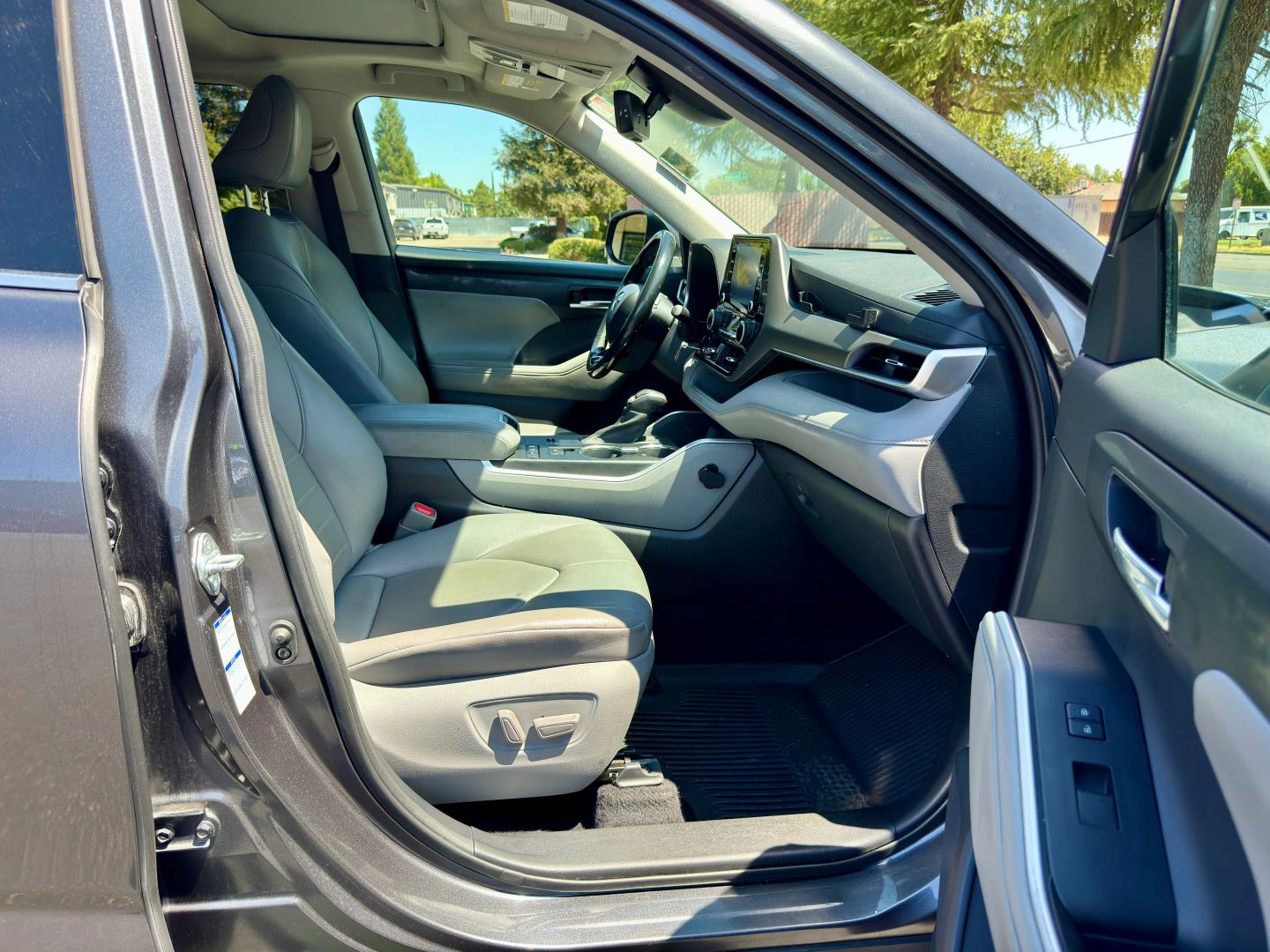 2021 Toyota Highlander XLE - Photo 9
