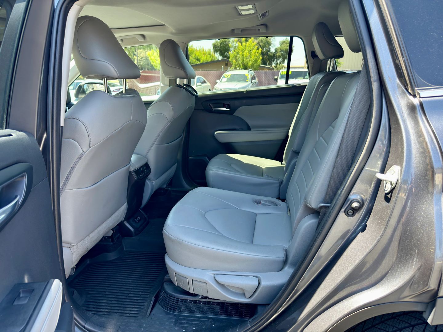 2021 Toyota Highlander XLE - Photo 10