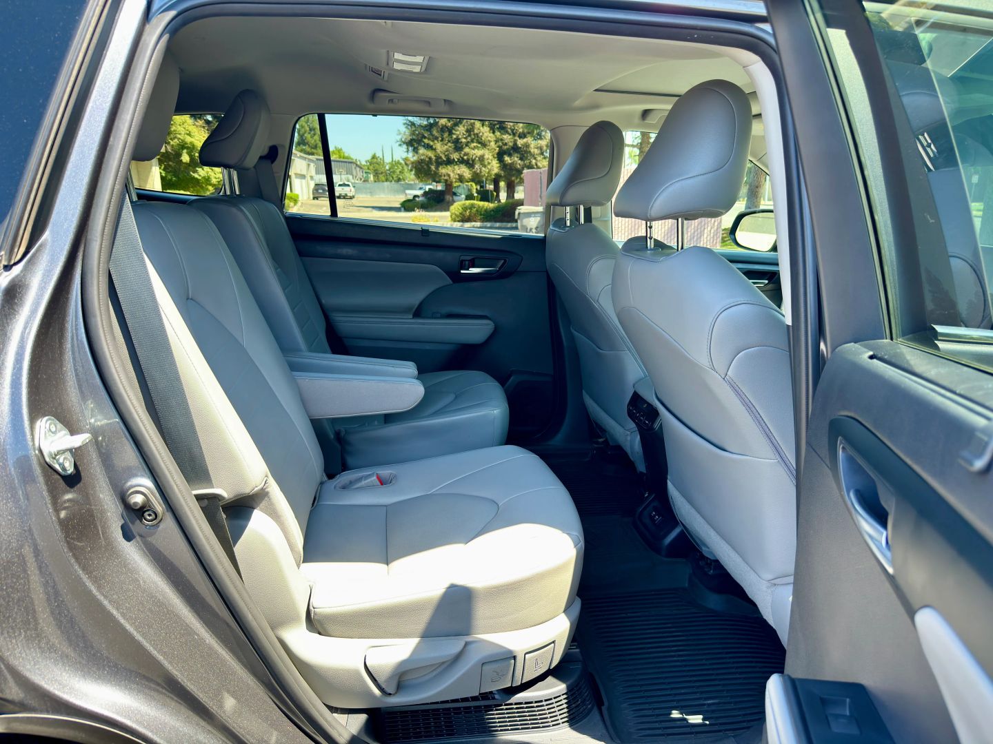 2021 Toyota Highlander XLE - Photo 13