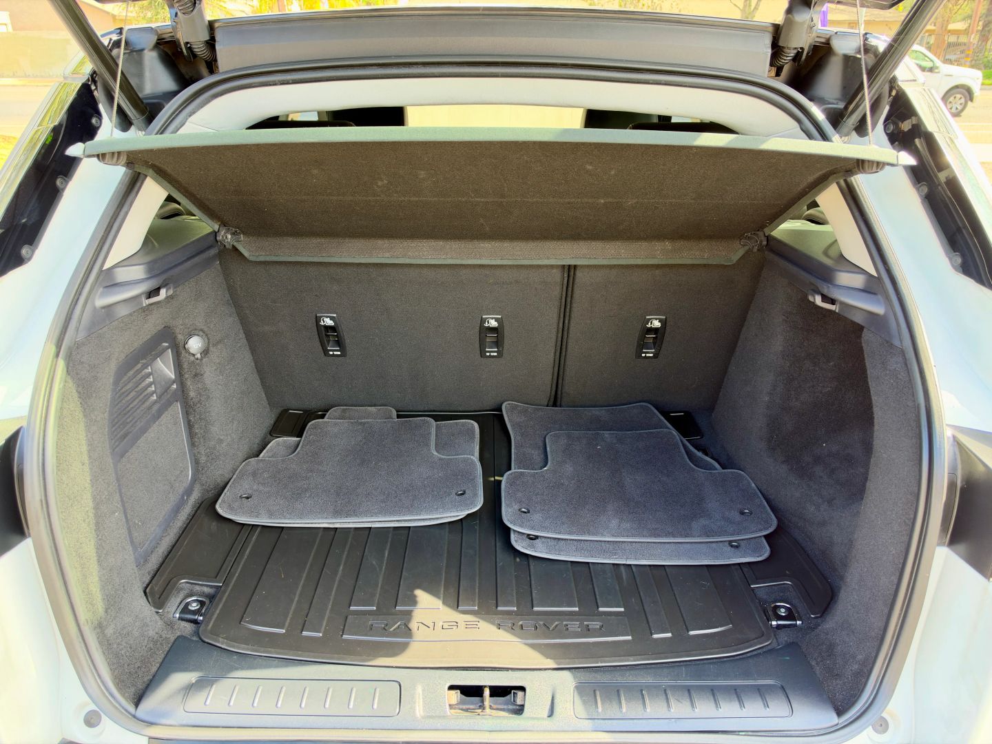 Photo 13 of this Land Rover Range Rover Evoque