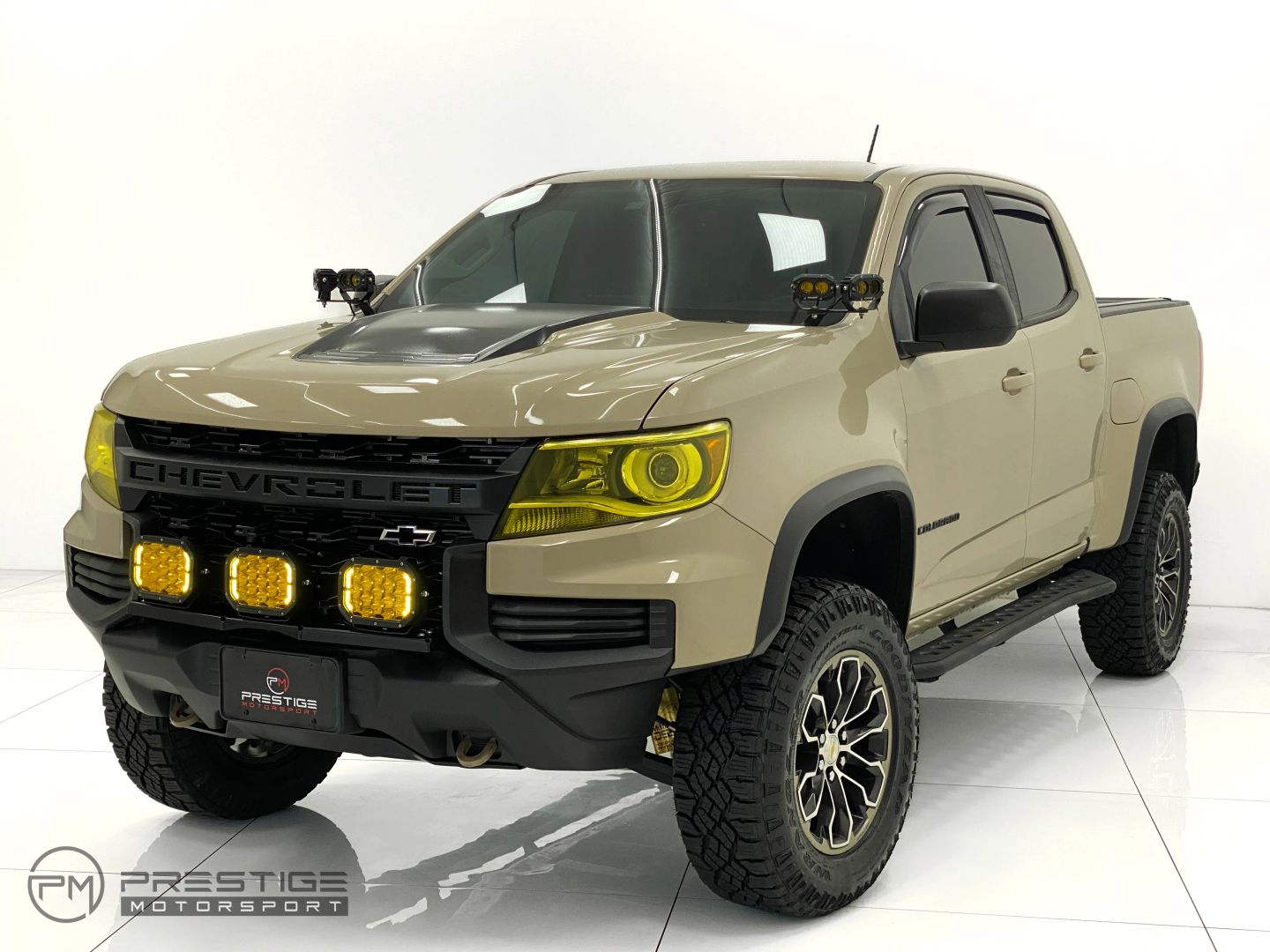 View vehicle photo 3