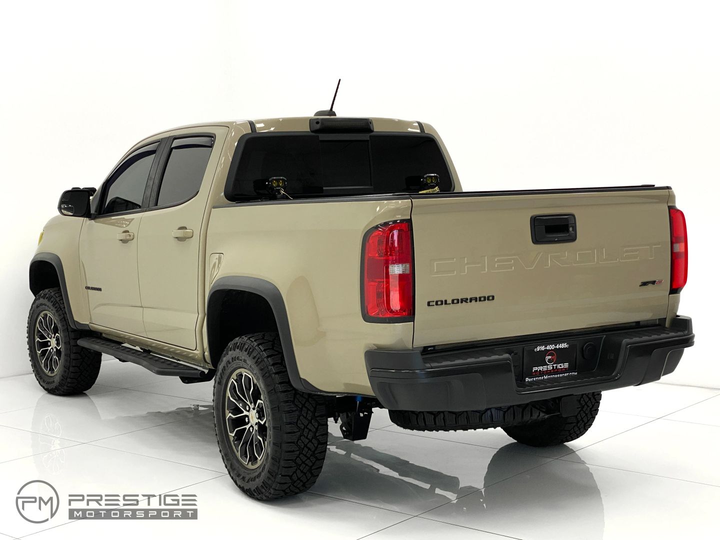 View vehicle photo 4