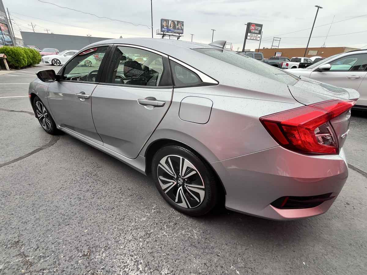 Photo 5 of this Honda Civic Sedan