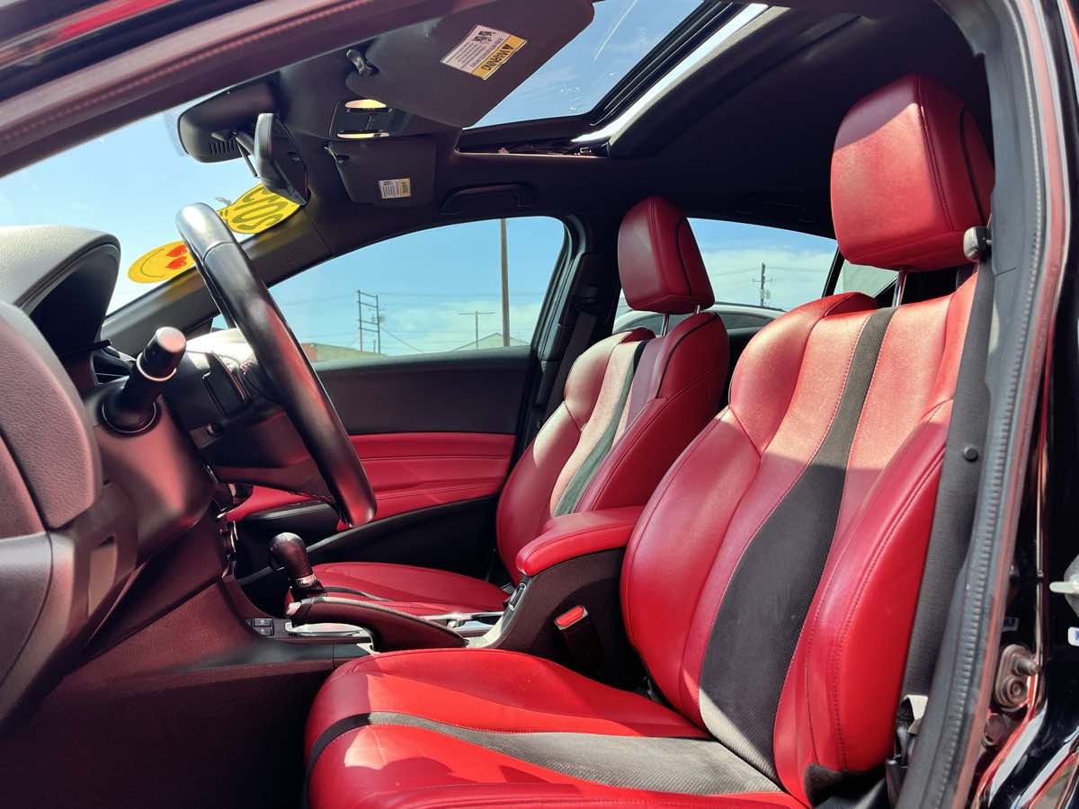 Photo 14 of this Acura ILX