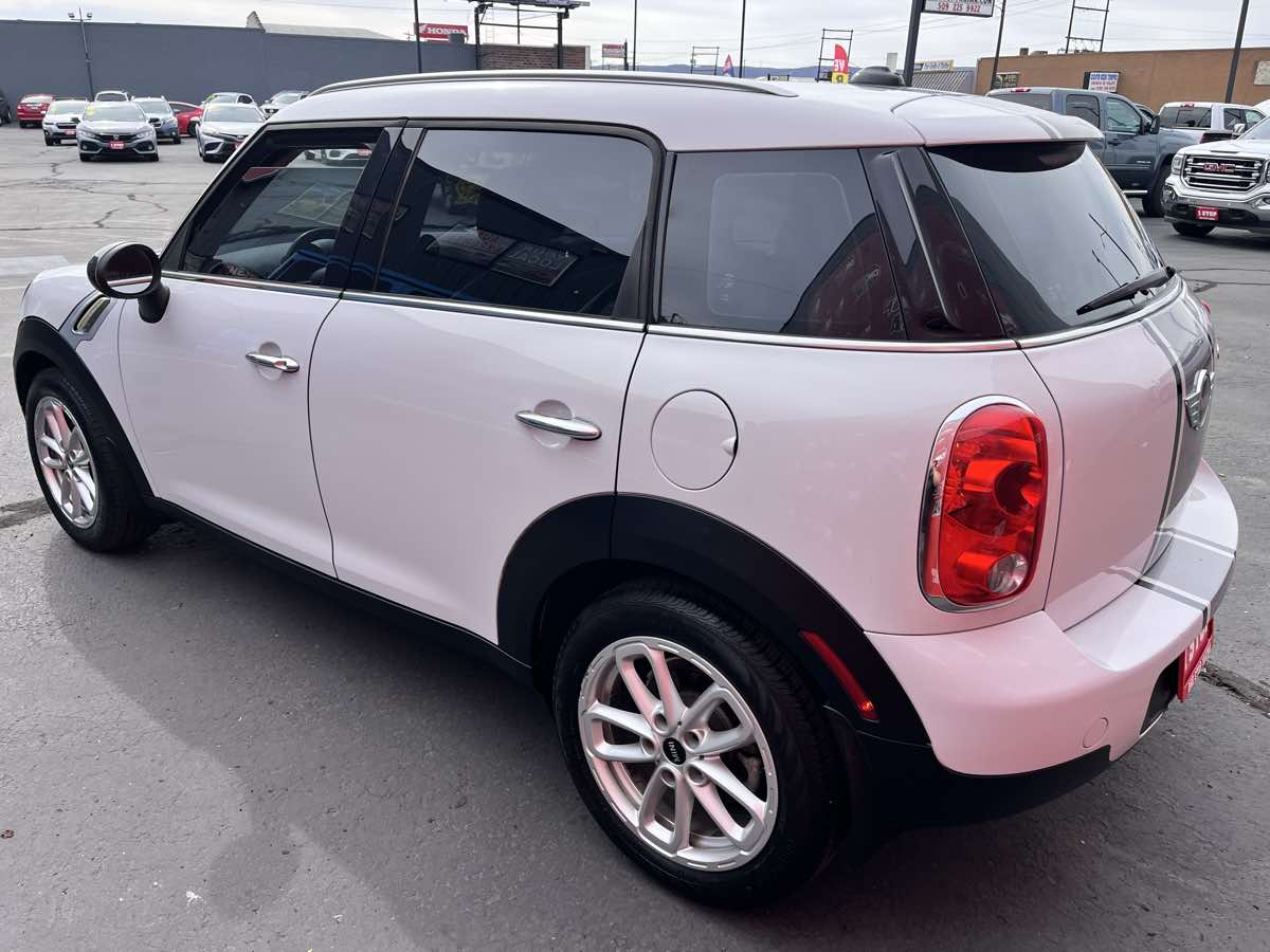 Photo 7 of this MINI Cooper Countryman